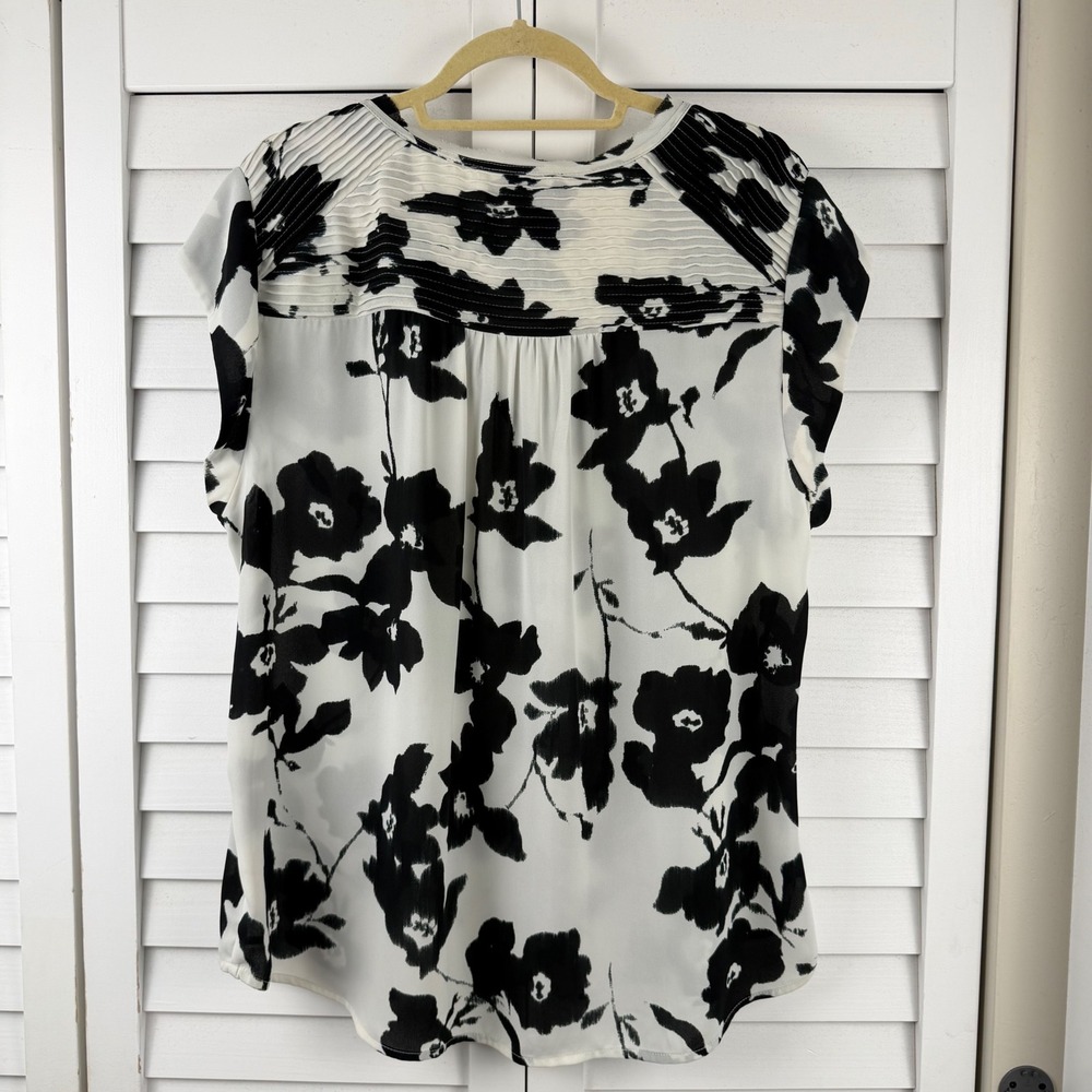 Daniel Rainn Blouse XXL White Black Floral Pleated Cap Sleeve Split Neck - Picture 8 of 16